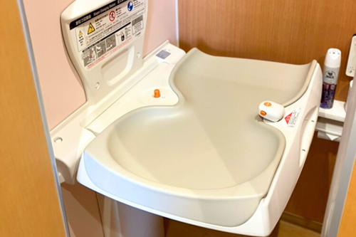 ダイハツ青山おむつ替え台